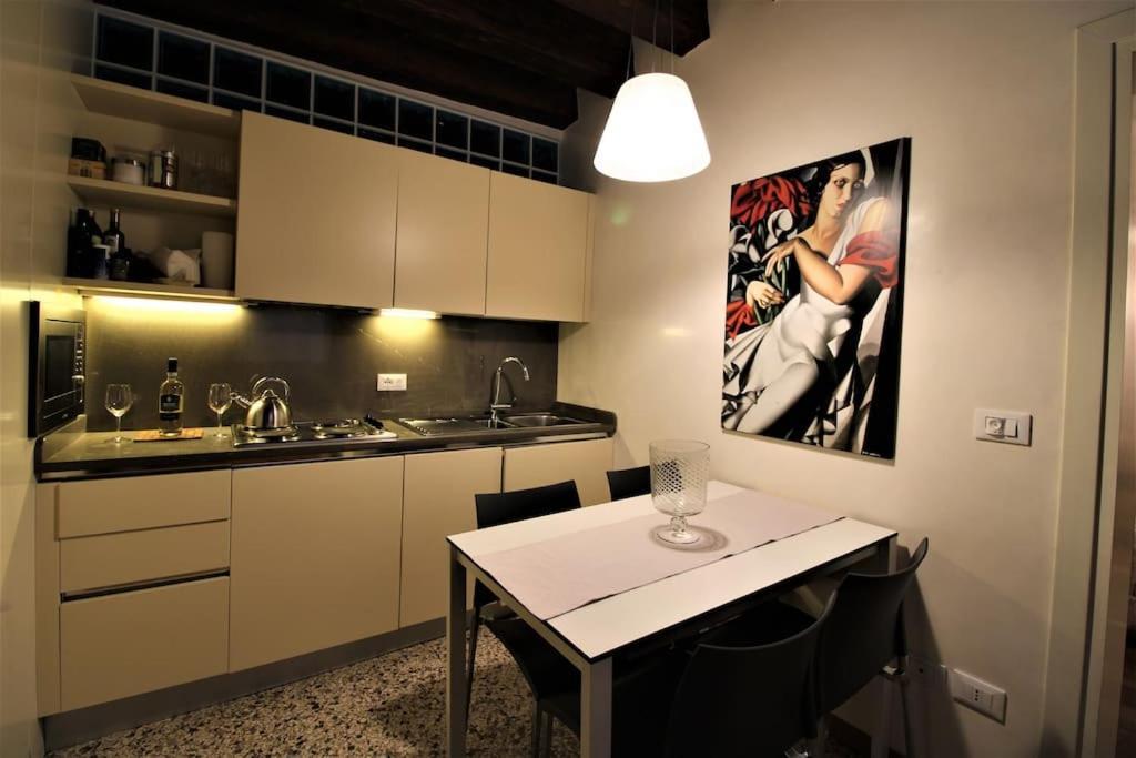San Marco Charming Apartment With Canal View Veneza Exterior foto