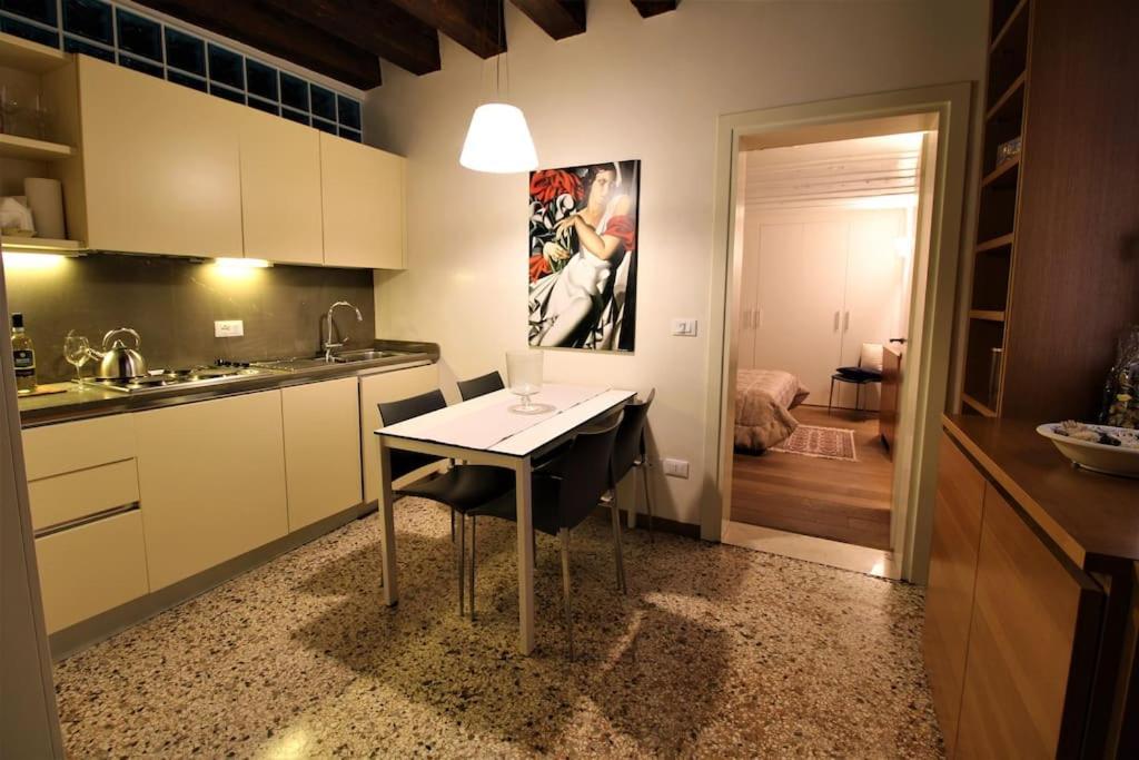 San Marco Charming Apartment With Canal View Veneza Exterior foto